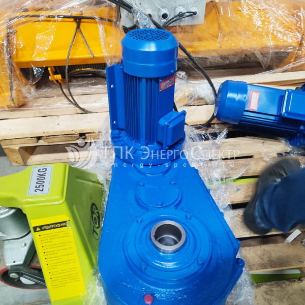 Мотор-редукторы  А400,РВЦ-220,В-100,ЦЗВК-100 и другие для привода опорных кран-балок, РВЦ-80 и другие для привода подвесных кран-балок